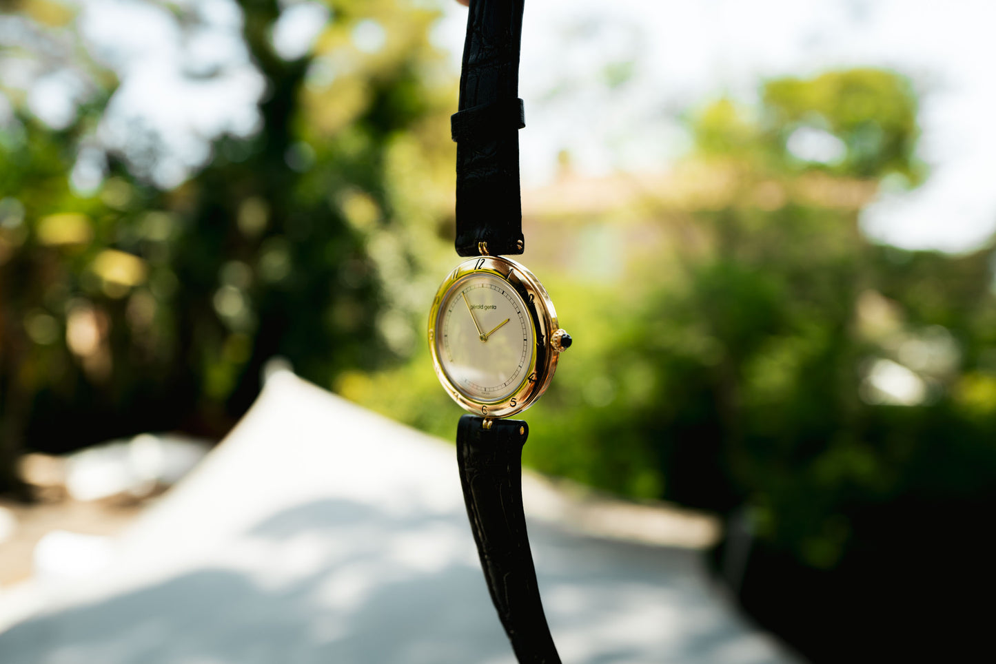 Gérald Genta 18K Yellow Gold Oval Watch