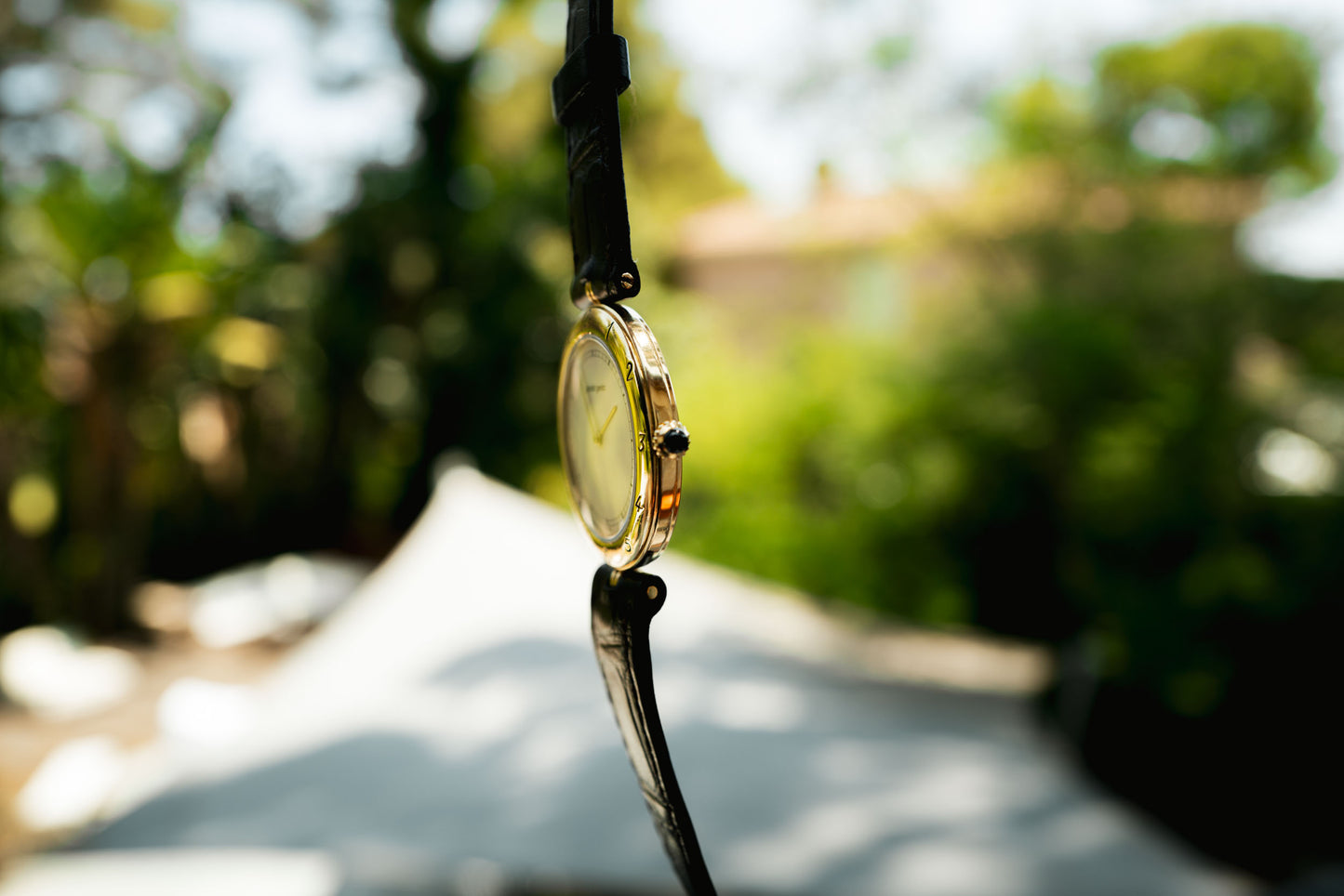 Gérald Genta 18K Yellow Gold Oval Watch